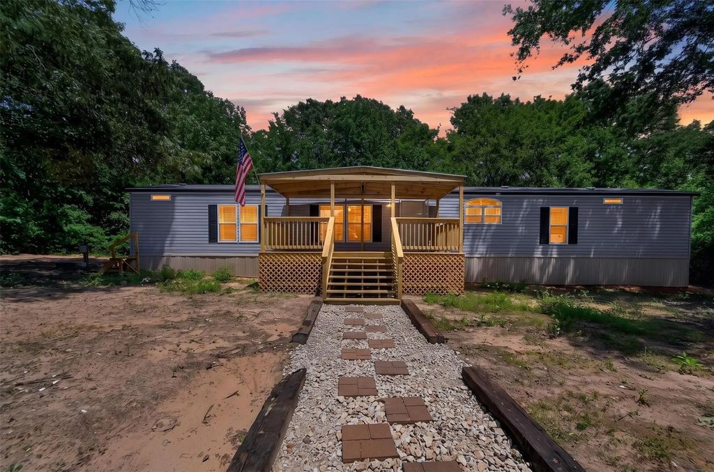 475 An County Rd. 2236, Palestine