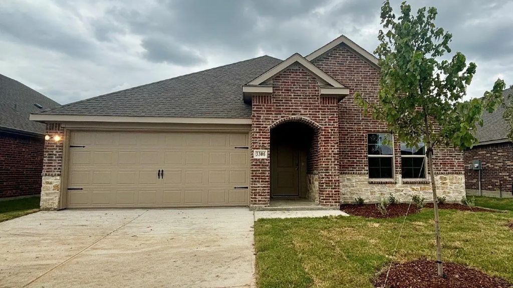 3306 Charleston Drive, Ennis