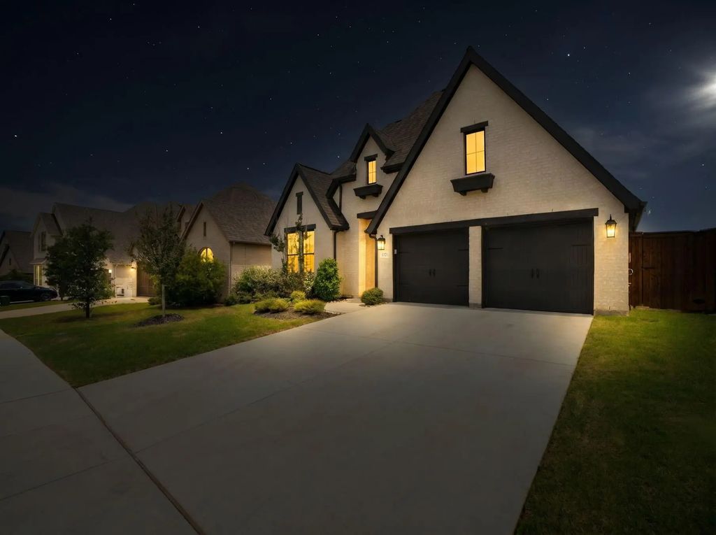 1321 Old Rocksprings Pass, Mansfield