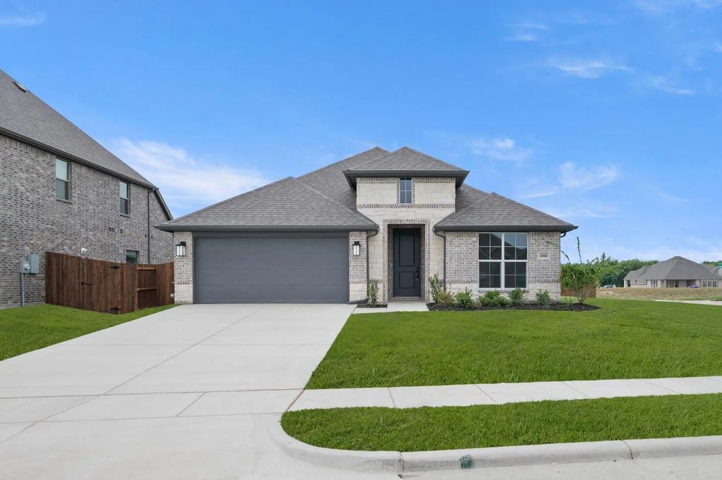 1000 Quincy Court, Crowley