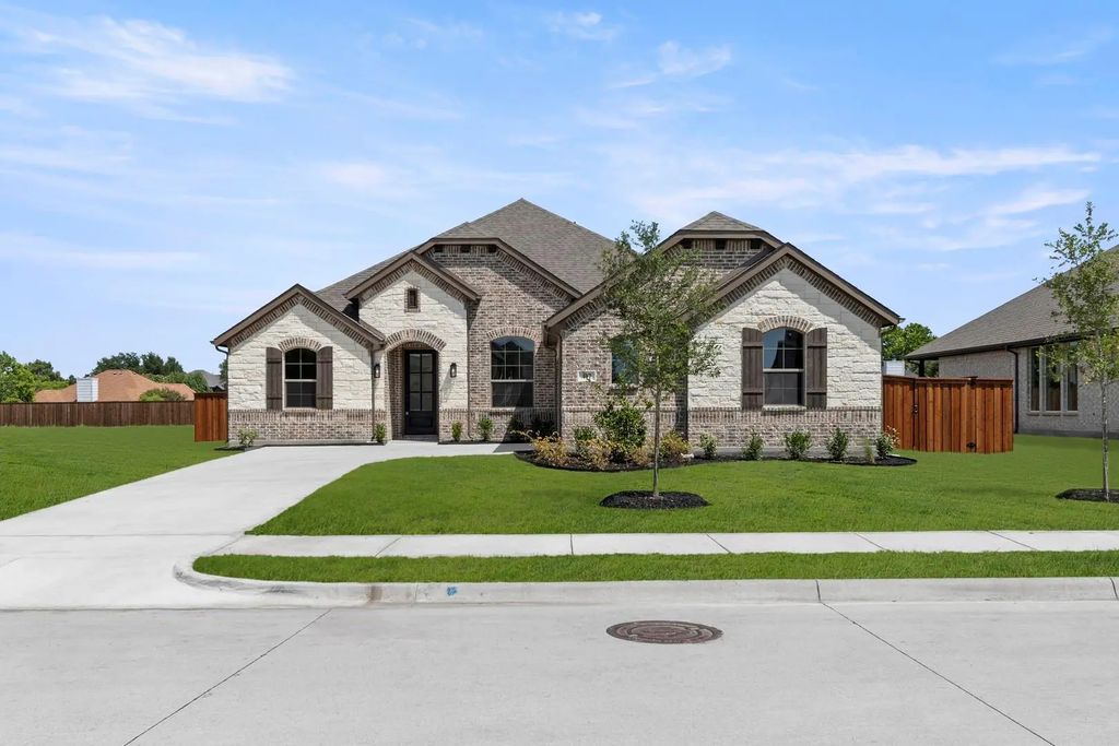 417 Heritage Hill Drive, Forney