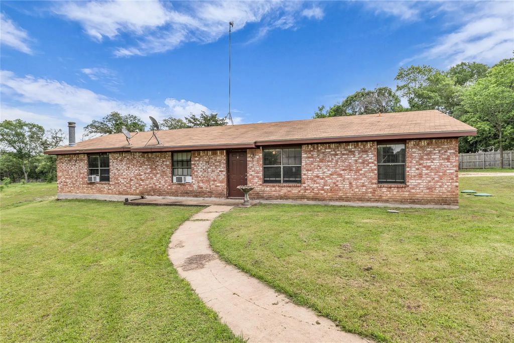 164 Deer Trail, Bruceville