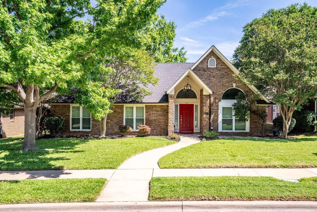 1317 Royal Palm Lane, Carrollton