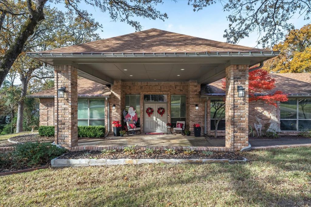 318 Crestview Lane, Hideaway