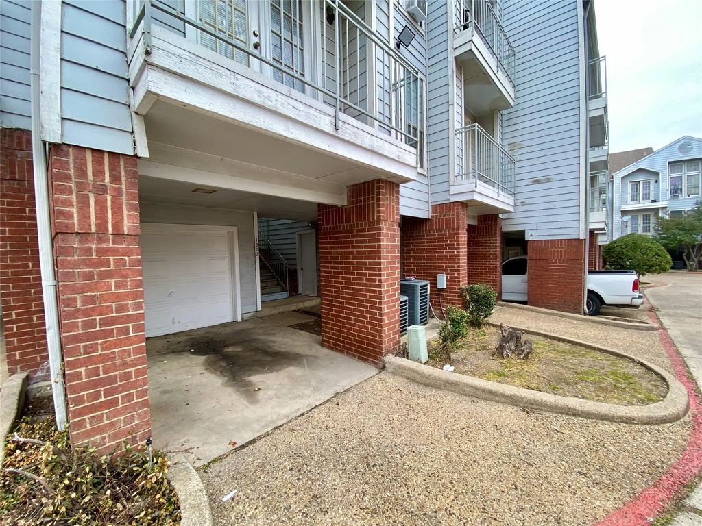 9823 Summerwood Circle 1002, Dallas