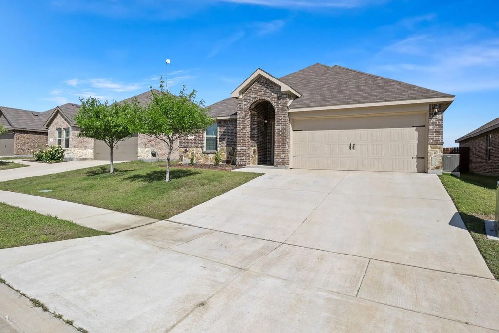 1206 Grand View Drive, Ennis