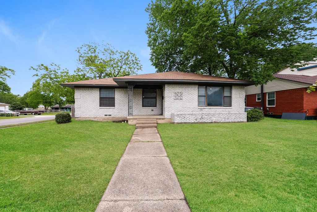 1905 Houghton Road, Dallas
