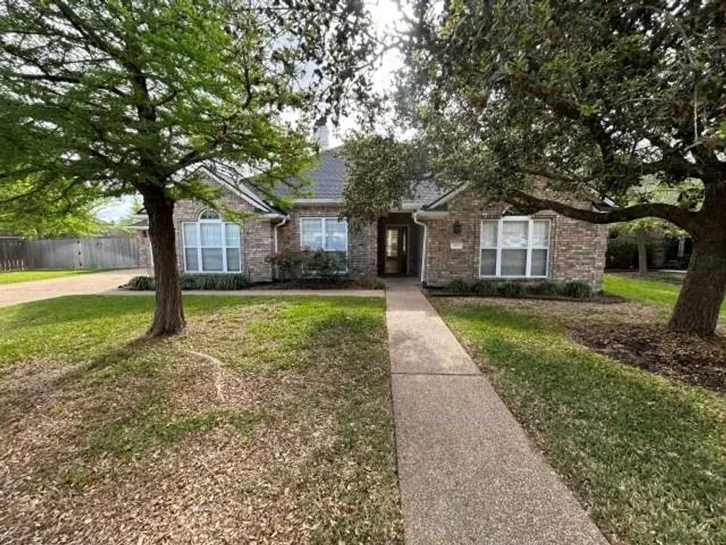 701 Royal Adelade Drive, College Station