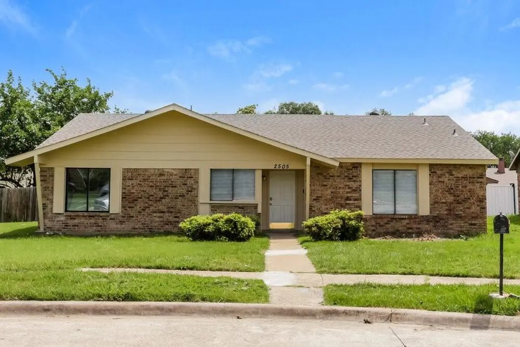 2505 Crown Circle, Garland