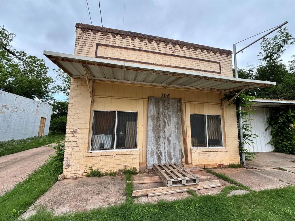 705 N Broadway Street R, Wichita Falls