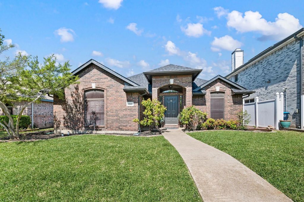 6913 Indiana Avenue, Fort Worth