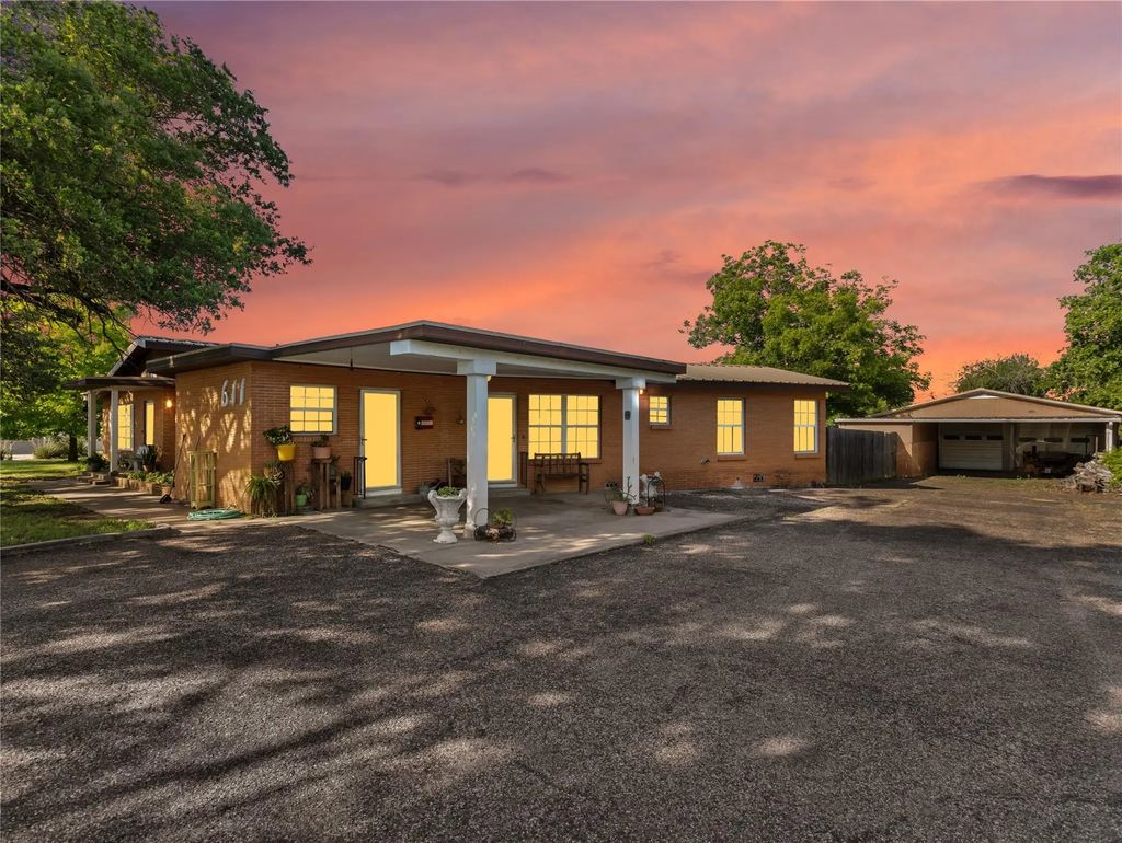 611 N Avenue Q, Clifton