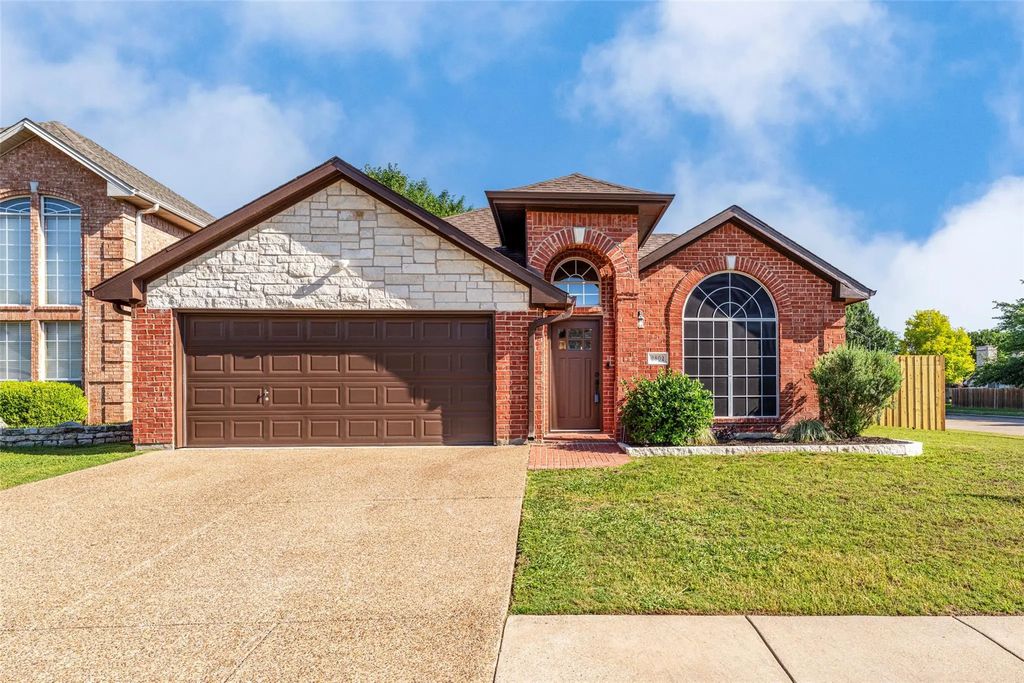 2802 Garden Oaks Place, Grand Prairie