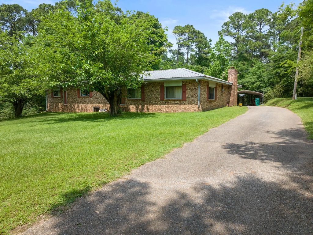 604 Kasling Street, Hughes Springs