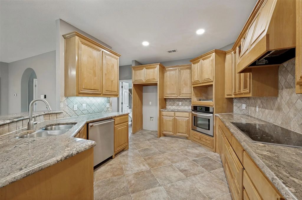 1302 Charlotte Way, Carrollton