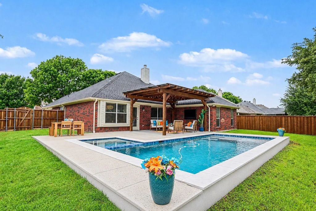 301 Cave River Drive, Murphy