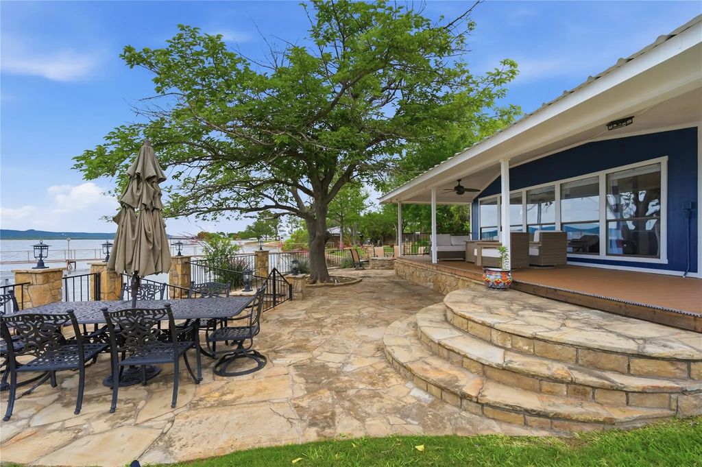 1633 Cedar Crest Loop, Graford