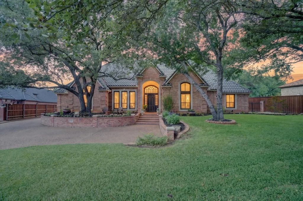 1312 Chatsworth Court E, Colleyville