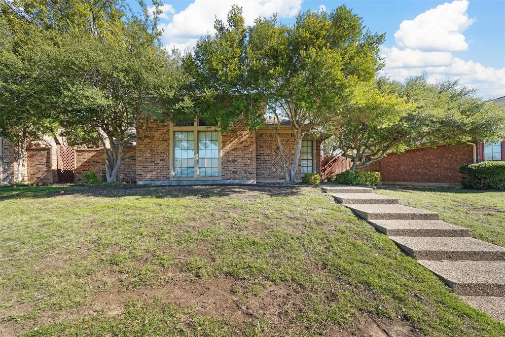 4033 Saint Christopher Lane, Dallas