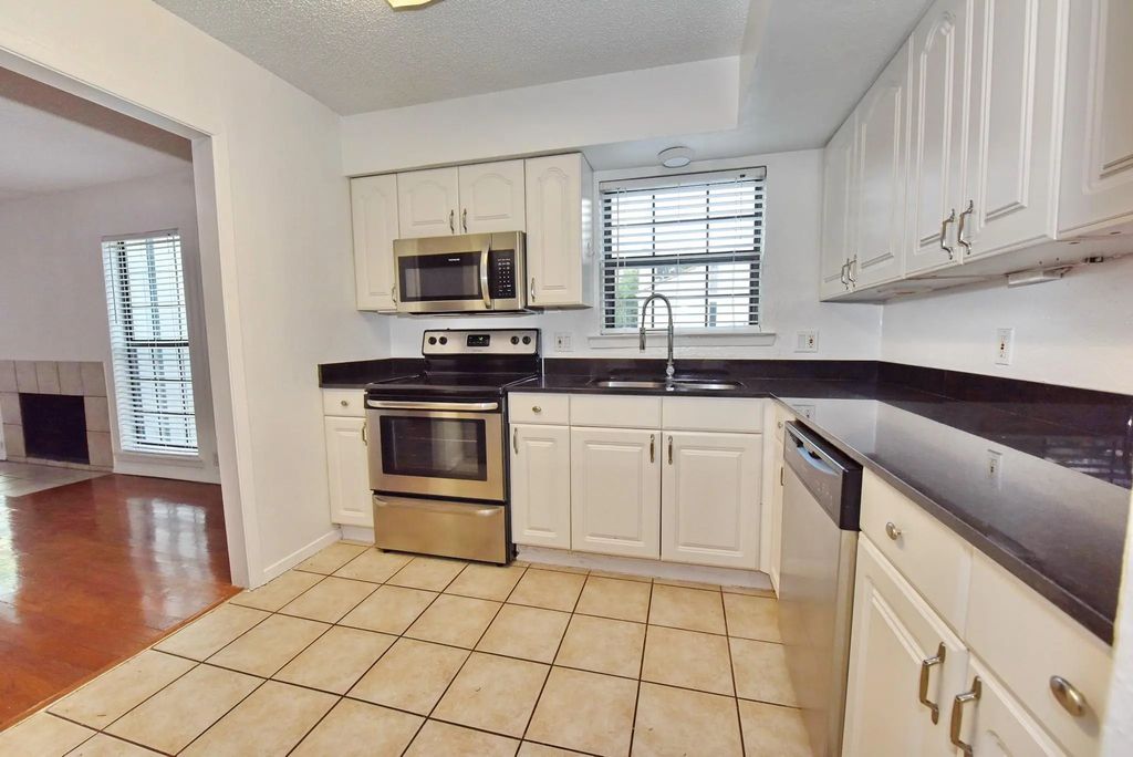 4033 Gilbert Avenue 210, Dallas