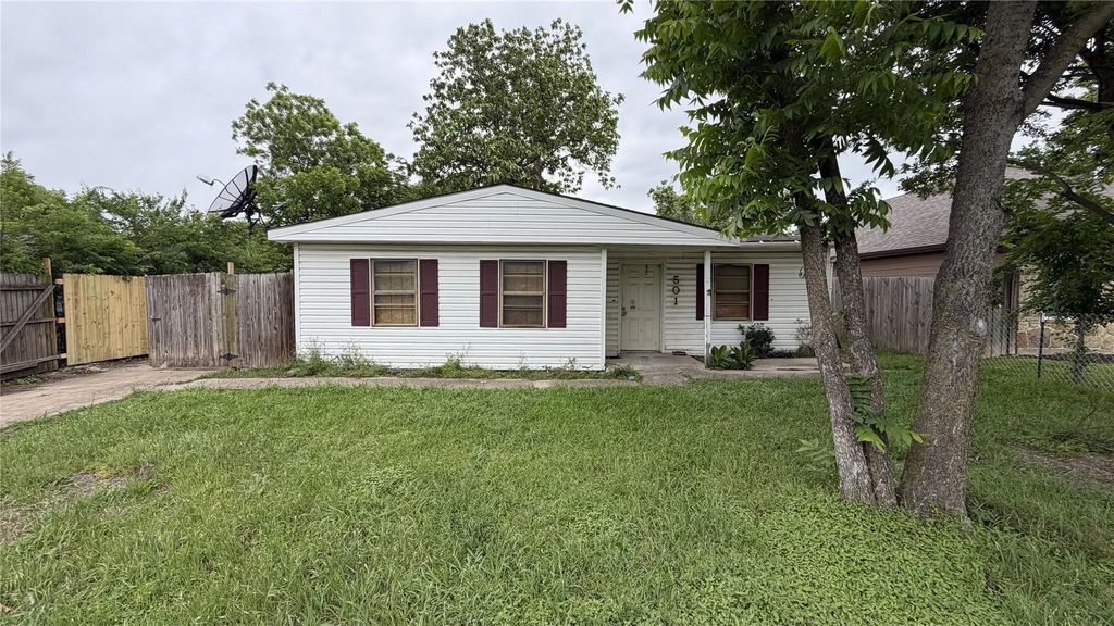 501 Crest Hill Drive, Mesquite