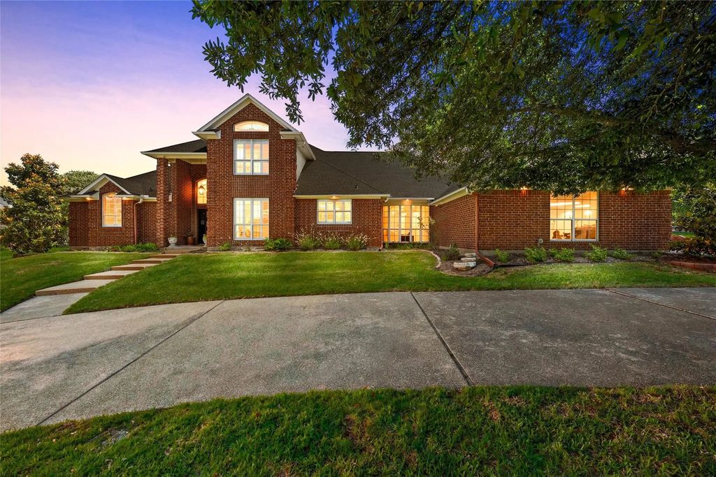 810 Forest Oaks Circle, Woodway