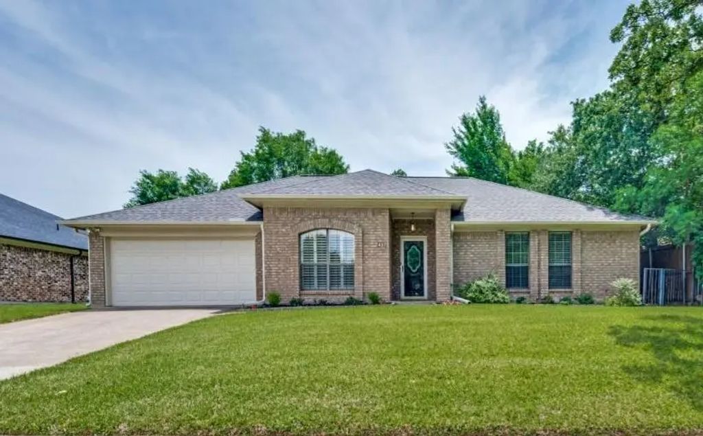 437 Heneretta Drive, Hurst