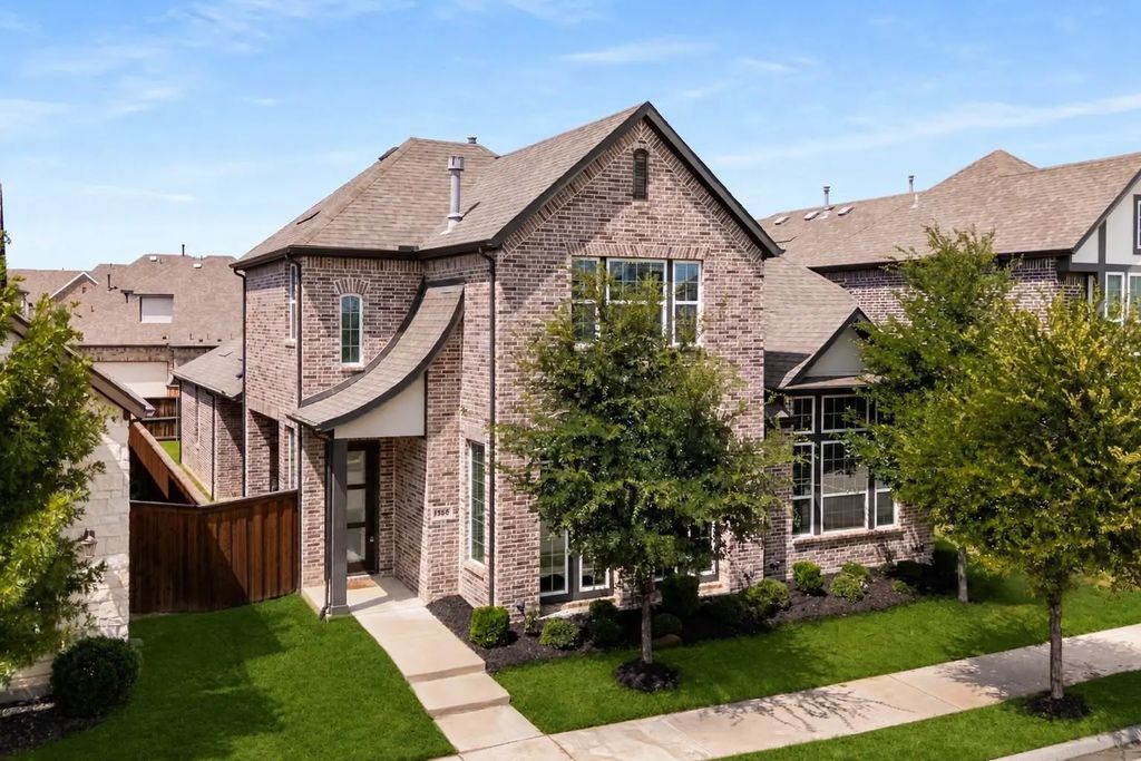 1565 Amesbury Way, Farmers Branch