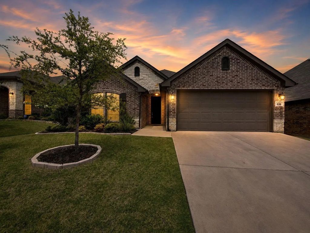 836 Long Iron Drive, Fort Worth