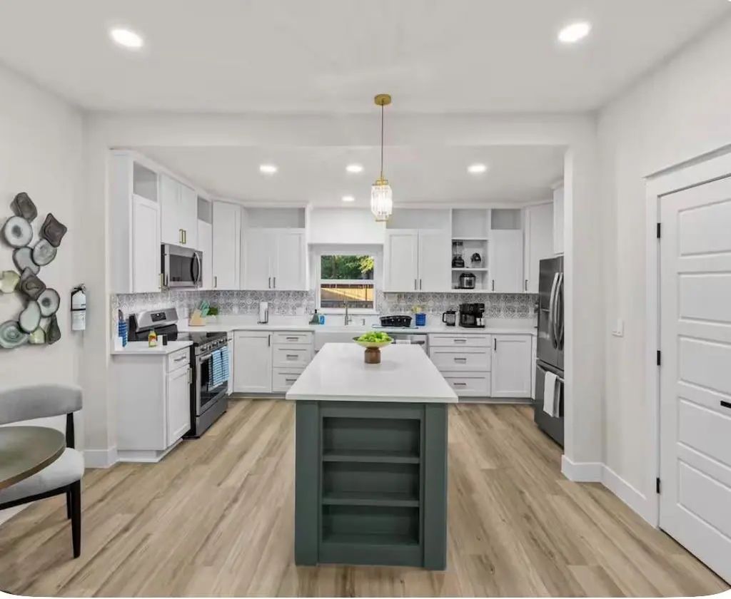1143 Kings Highway, Dallas