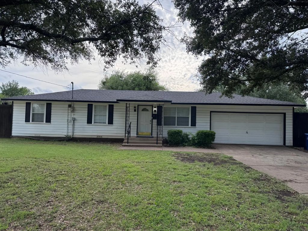 725 Hilltop Circle, DeSoto