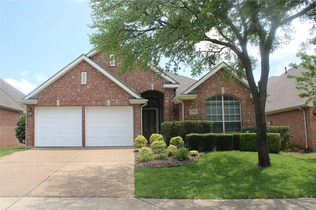 1712 Villa Court, Corinth