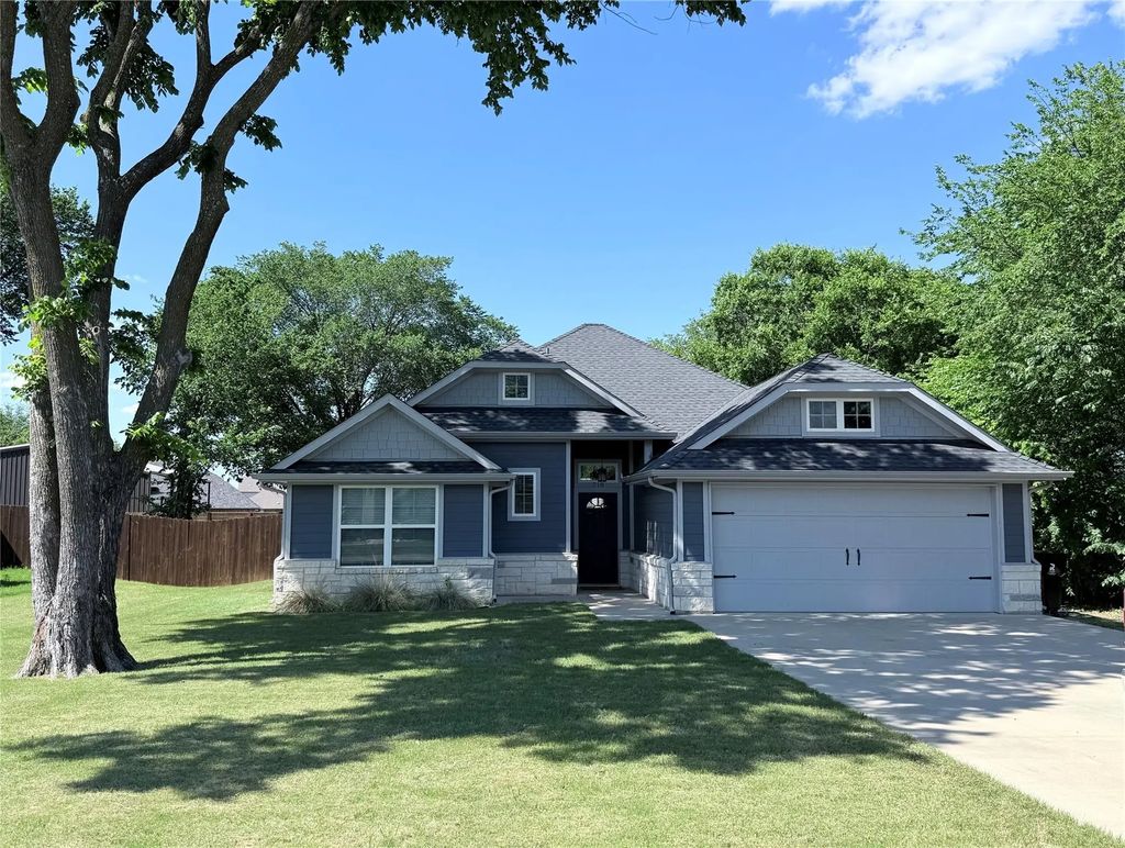 718 E Walcott Street, Pilot Point