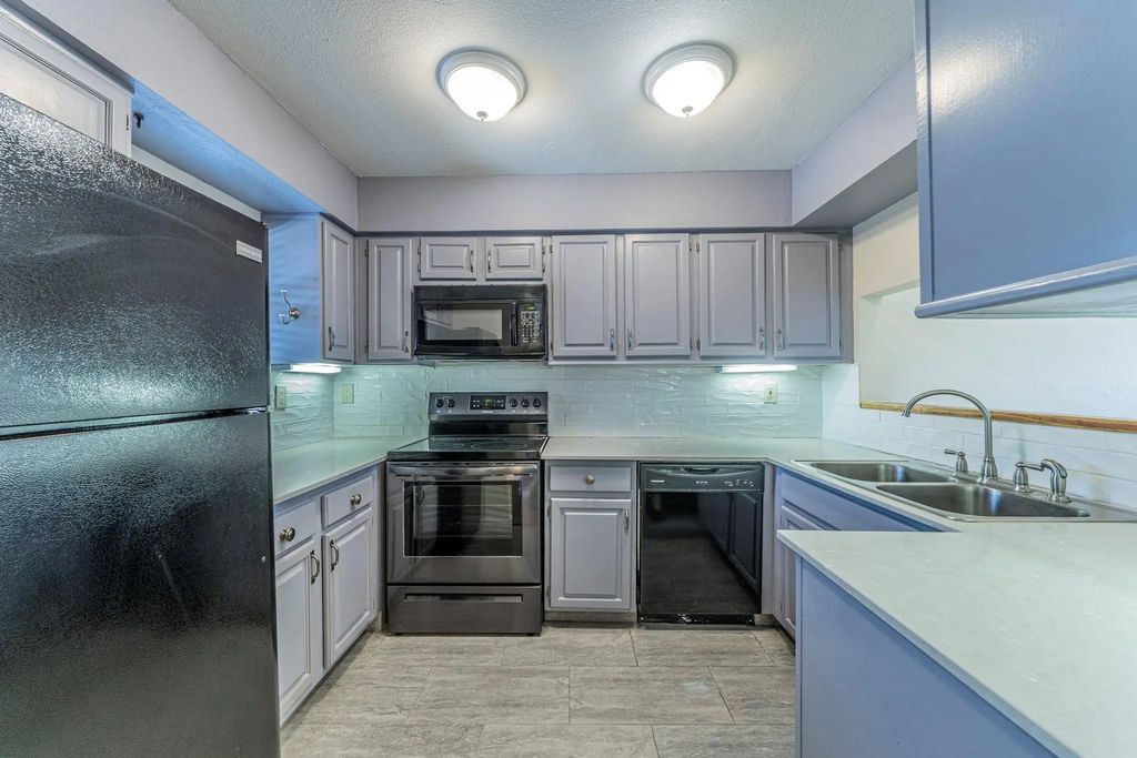 2733 Silver Creek Drive 205, Arlington