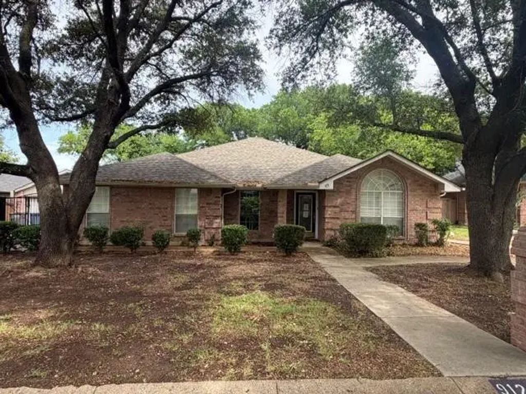 9124 Timber Oaks Drive, Fort Worth