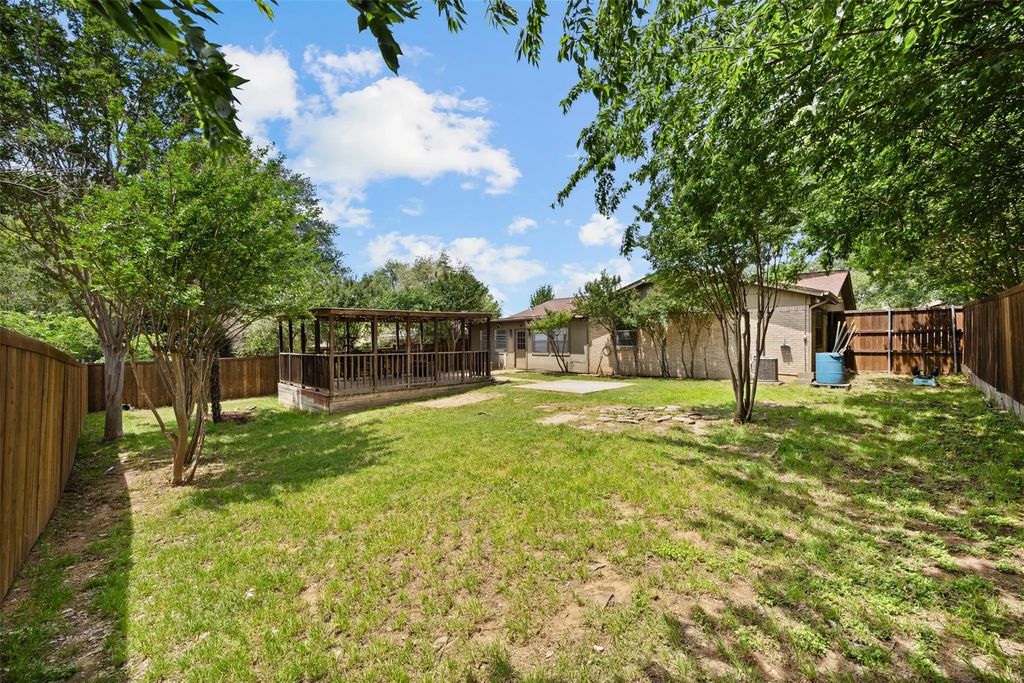 2010 Warwick Drive, Arlington