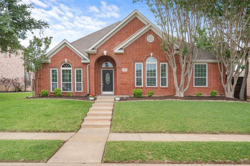 1908 Trail Ridge Lane, Flower Mound
