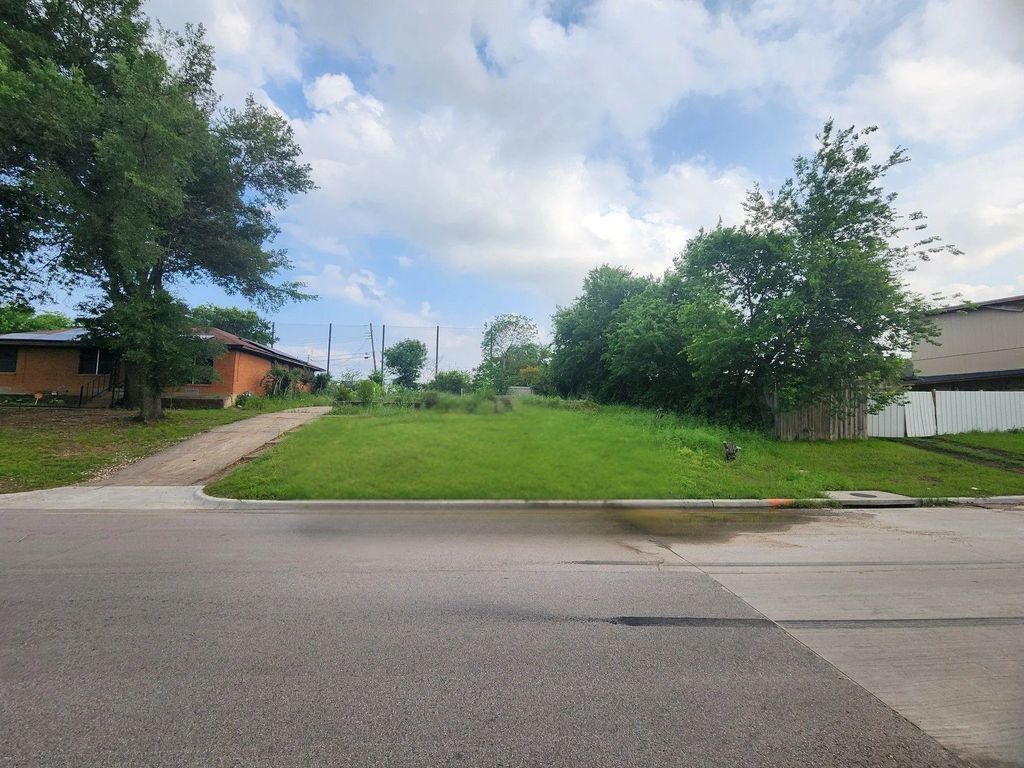 1802 Sutter Street, Dallas