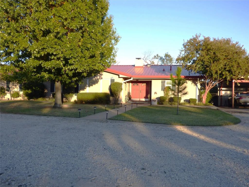 1010 W Moss Street, Eastland