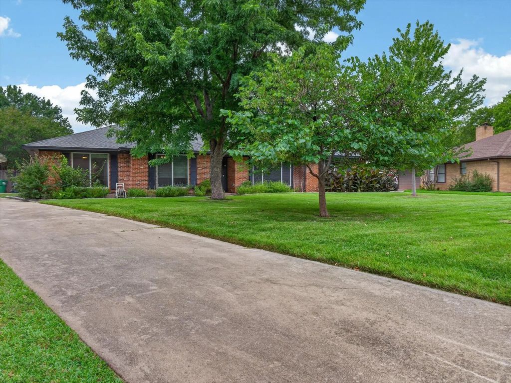 3209 Broken Arrow Road, Denton