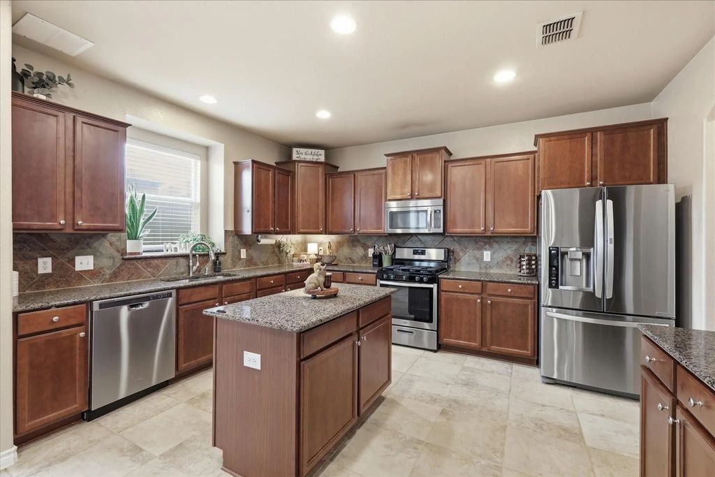 2825 Treasure Cove Drive, Lewisville