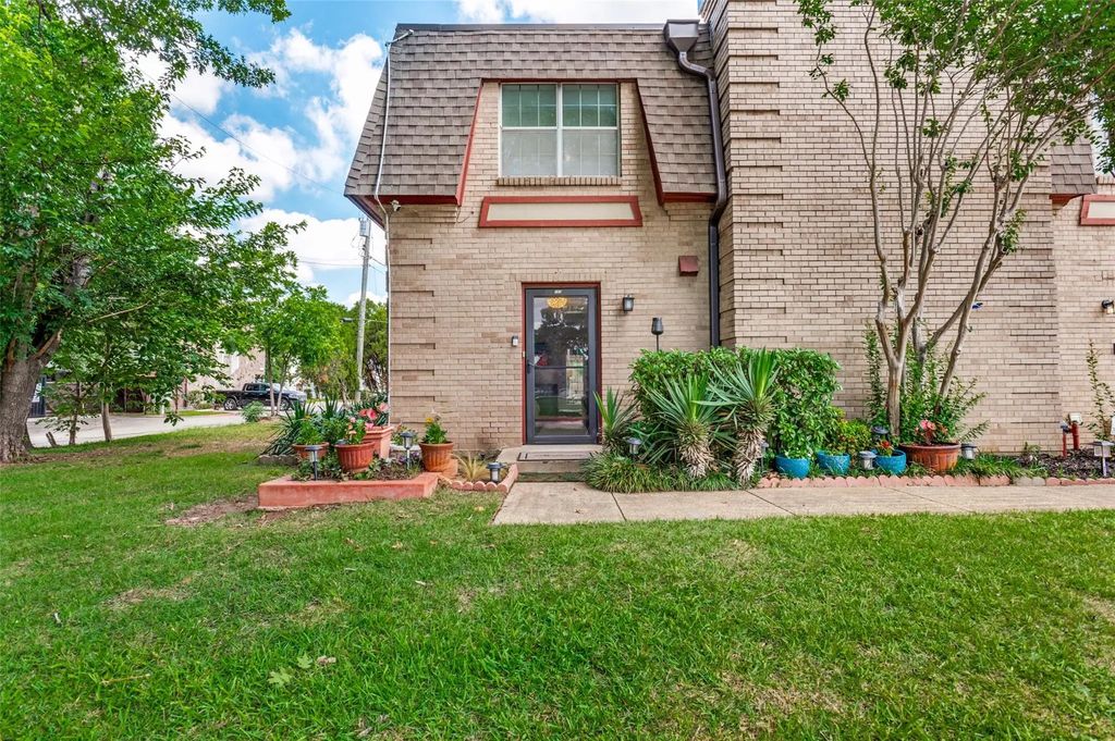 1813 E Grauwyler Road E 142g, Irving