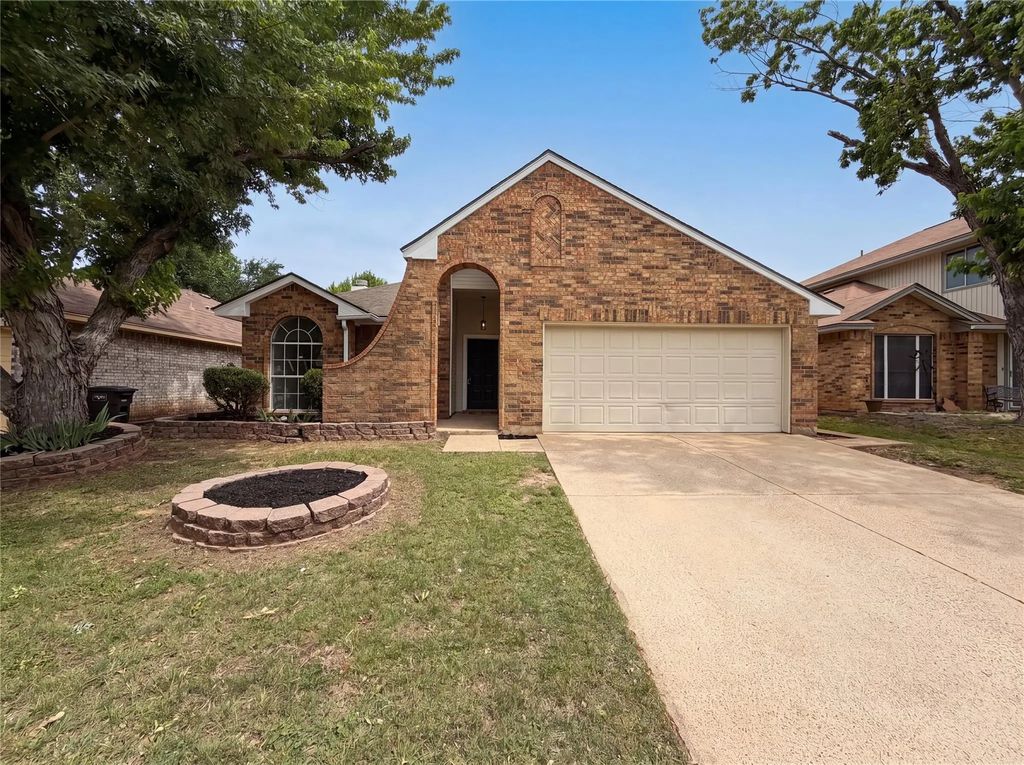 8517 Tamar Trail, Fort Worth
