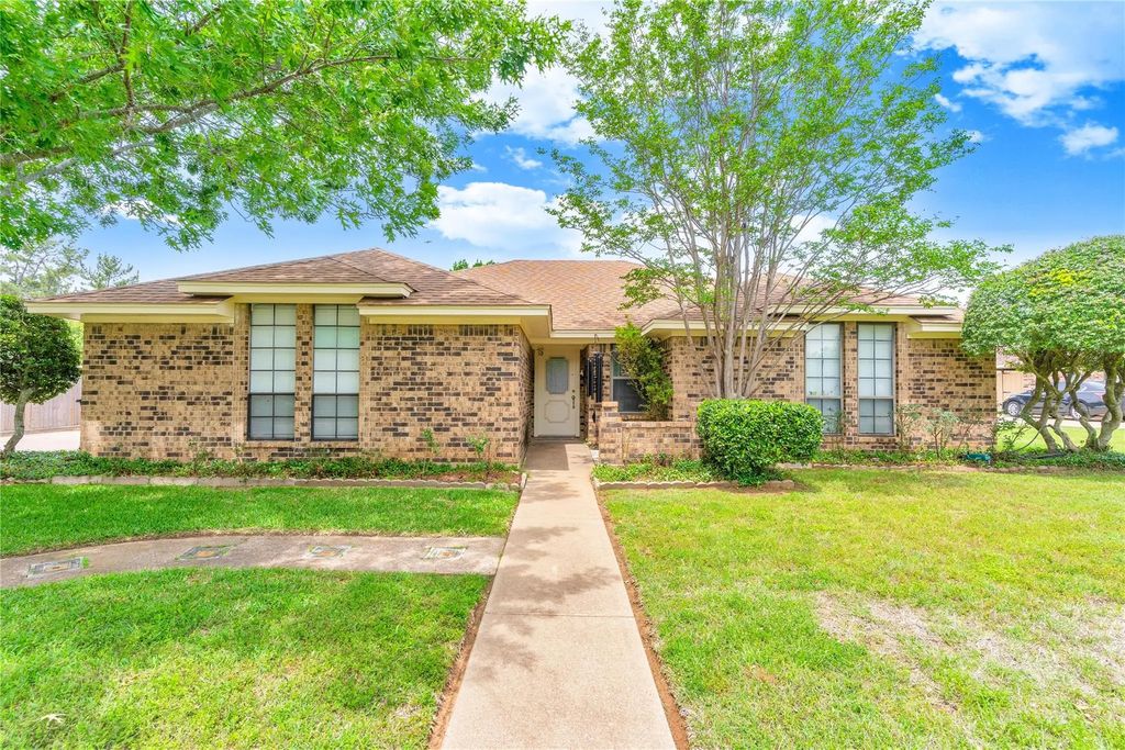 1308 Cindy Court, Cleburne
