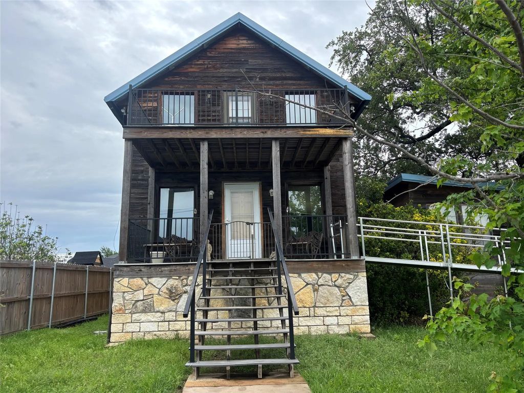 4913 Terlingua Drive, Granbury