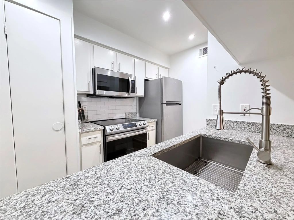4837 Cedar Springs Road 110, Dallas