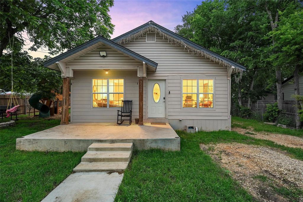 2221 S Park Avenue, Waco