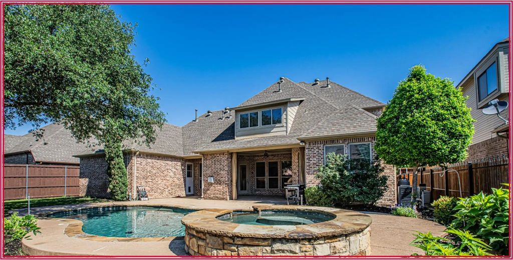 8108 Oak Knoll Drive, North Richland Hills
