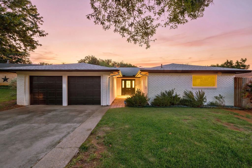 652 Oak Drive, Hurst
