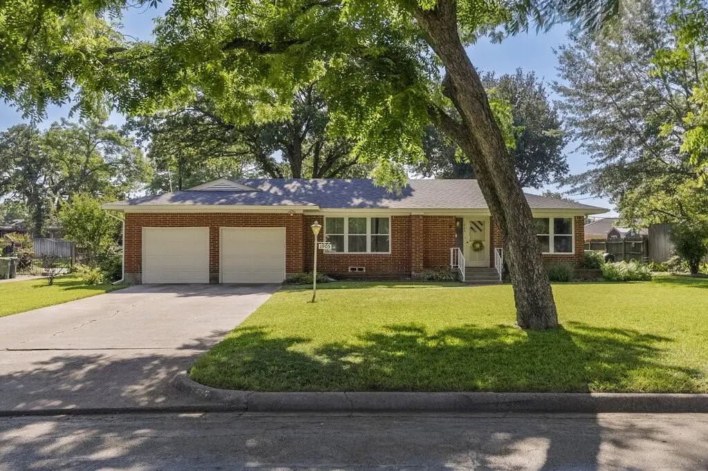 1905 Thomas Place, Arlington